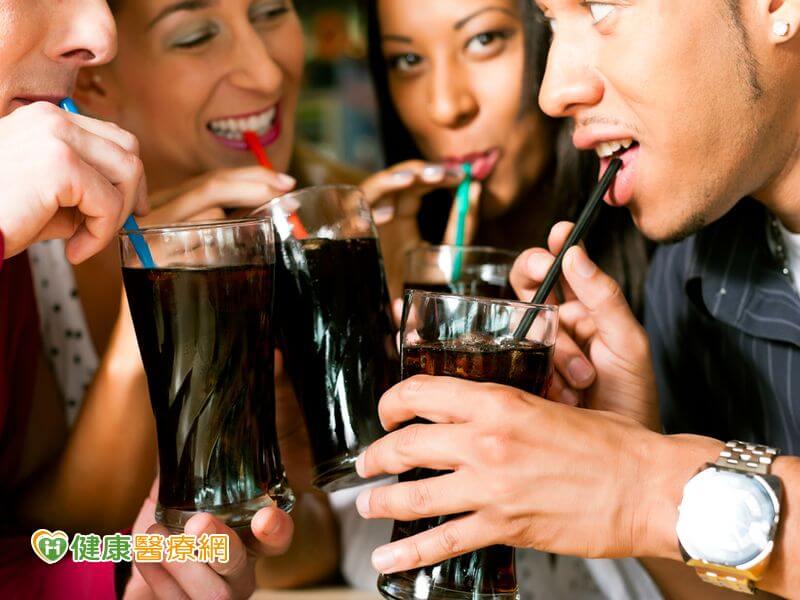 喝零卡飲料　也會增加糖尿病風險