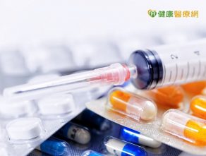 脖子突然長滿青春痘　竟是類固醇惹禍