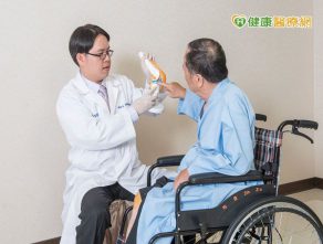 走路無力膝蓋越走越痛　一定要開刀嗎？