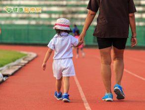 女童長短腳　竟是髖關節半脫臼